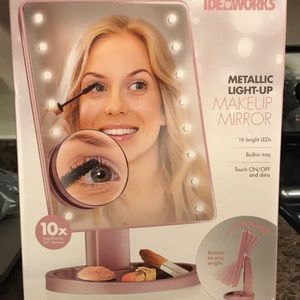 Metallic light-up Makeup Mirror